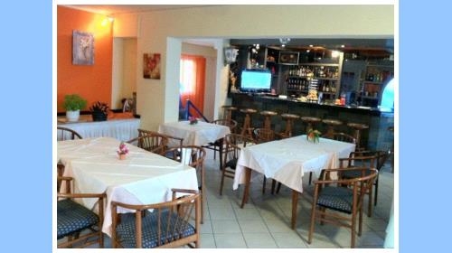 Imagen del bar/restaurante del Hotel Paralos Venus Suites - Adults Only. Foto 4