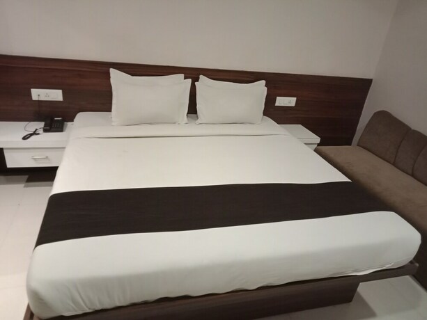 Imagen de la habitación del Hotel Paras, Jabalpur. Foto 8