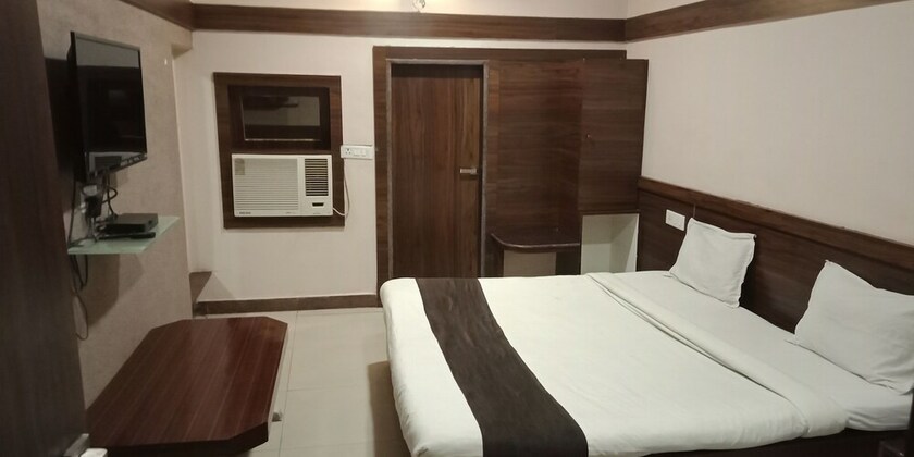 Imagen de la habitación del Hotel Paras, Jabalpur. Foto 10