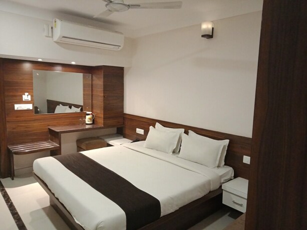Imagen de la habitación del Hotel Paras, Jabalpur. Foto 17