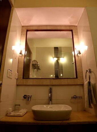 Imagen de la habitación del Hotel Paras, Jabalpur. Foto 18