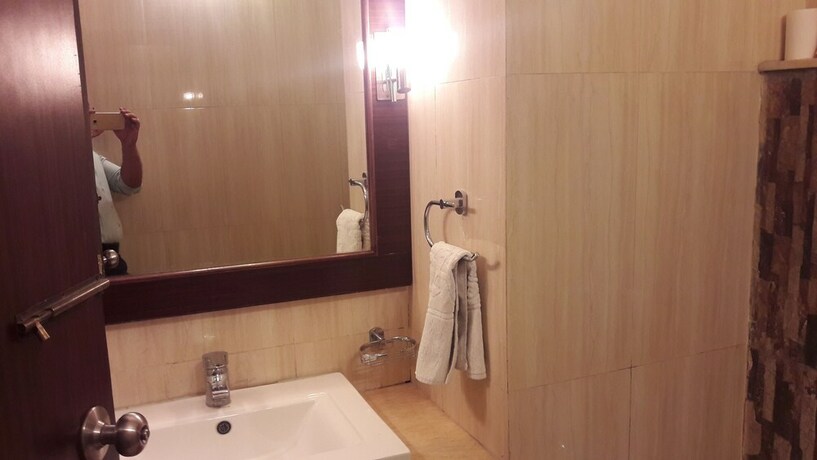 Imagen de la habitación del Hotel Paras, Jabalpur. Foto 31