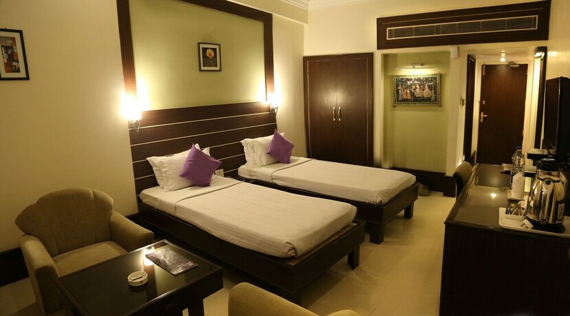 Imagen de la habitación del Hotel Paras, Jabalpur. Foto 39