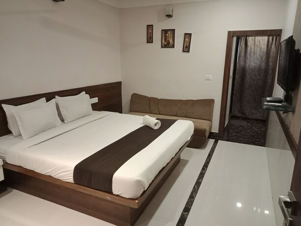 Imagen de la habitación del Hotel Paras, Jabalpur. Foto 43