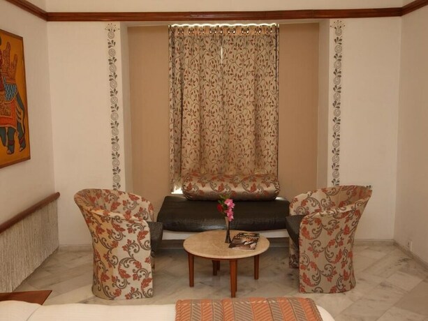 Imagen de la habitación del Hotel Paras Mahal. Foto 22