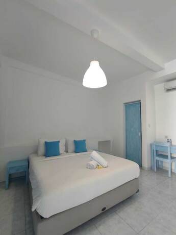 Imagen de la habitación del Hotel Paras Paros Marina Lodge. Foto 17