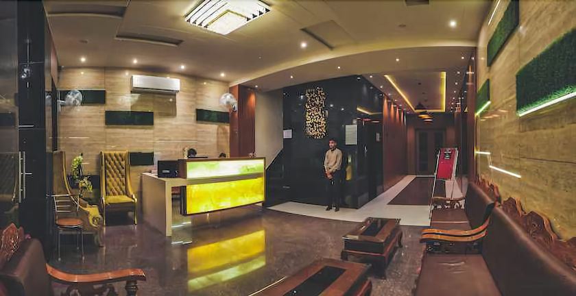 Imagen de los interiores del Hotel Paras Royale. Foto 15