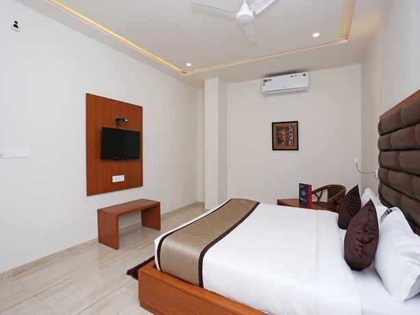 Imagen de la habitación del Hotel Paras Royale. Foto 11