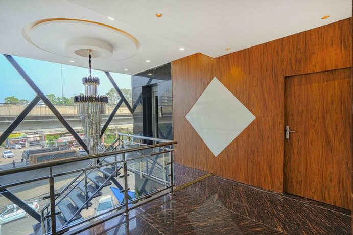 Imagen general del Hotel Paras, Zirakpur. Foto 1