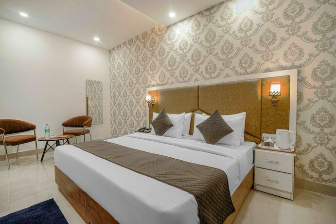 Imagen de la habitación del Hotel Paras, Zirakpur. Foto 10