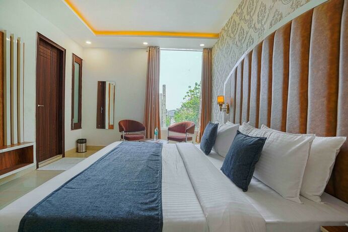 Imagen general del Hotel Paras, Zirakpur. Foto 3