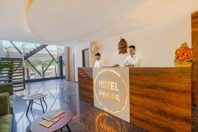 Imagen general del Hotel Paras, Zirakpur. Foto 8