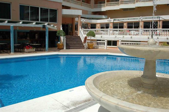 Imagen de la piscina del Hotel Parasol by Dorobe. Foto 6