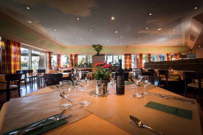 Imagen del bar/restaurante del Hotel Parc Belle-vue. Foto 3