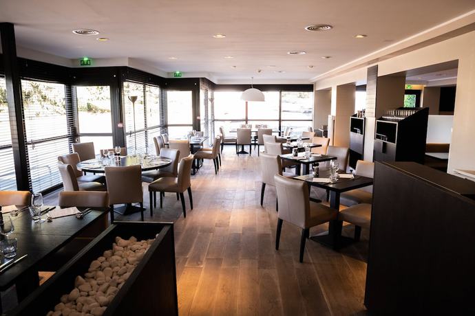 Imagen del bar/restaurante del Hotel Parc, Carvin. Foto 3