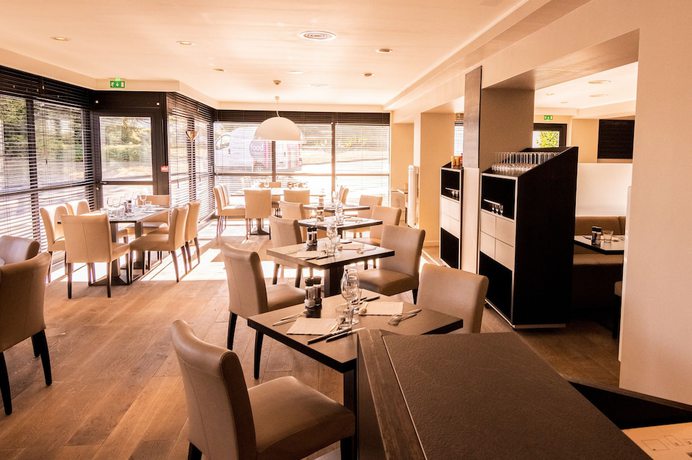 Imagen del bar/restaurante del Hotel Parc, Carvin. Foto 4