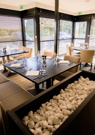 Imagen del bar/restaurante del Hotel Parc, Carvin. Foto 8