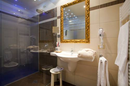 Imagen de la habitación del Hotel Parc Du Lac, Levico Terme. Foto 6