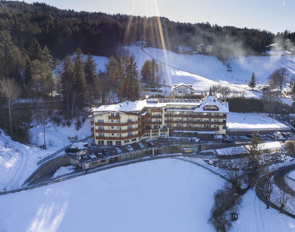 Imagen de la piscina del Hotel Parc Miramonti. Foto 15