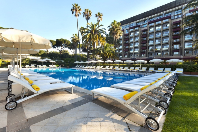 Imagen de la piscina del Hotel Parco Dei Principi Grand and Spa. Foto 12