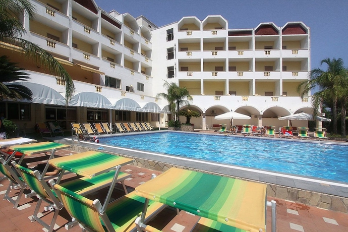 Imagen de la piscina del Hotel Parco Dei Principi, Scalea. Foto 17