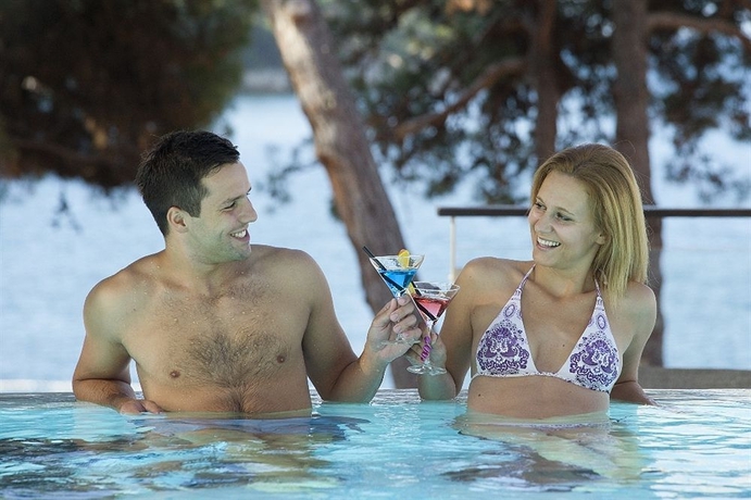 Imagen de la piscina del Hotel Parentium Plava Laguna. Foto 13