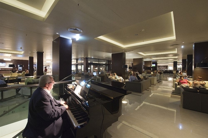 Imagen del bar/restaurante del Hotel Parentium Plava Laguna. Foto 4