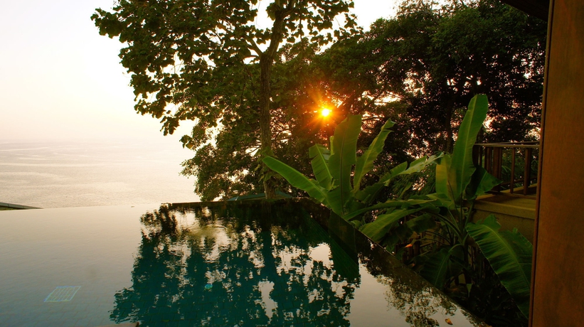 Imagen de la piscina del Hotel Paresa Resort Phuket. Foto 10