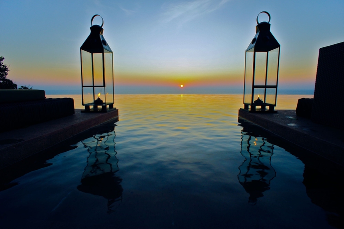 Imagen de la piscina del Hotel Paresa Resort Phuket. Foto 12