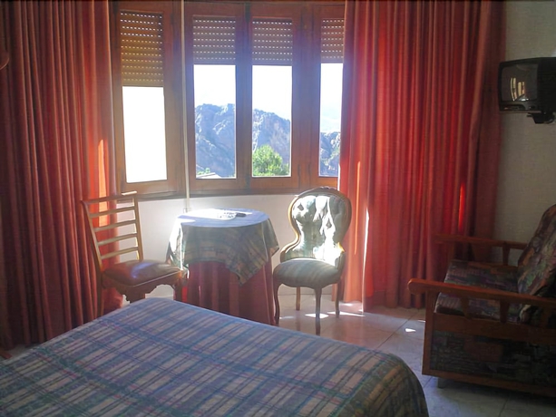 Imagen de la habitación del Hotel París, Lanjarón ( Alpujarra ). Foto 6