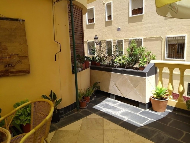 Imagen de los exteriores del Hotel París, Lanjarón ( Alpujarra ). Foto 8