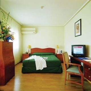Imagen de la habitación del Hotel París, Zaragoza. Foto 3
