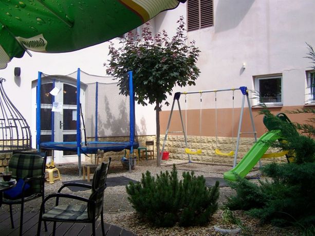 Imagen de los exteriores del Hotel Par&iacute;z. Foto 13