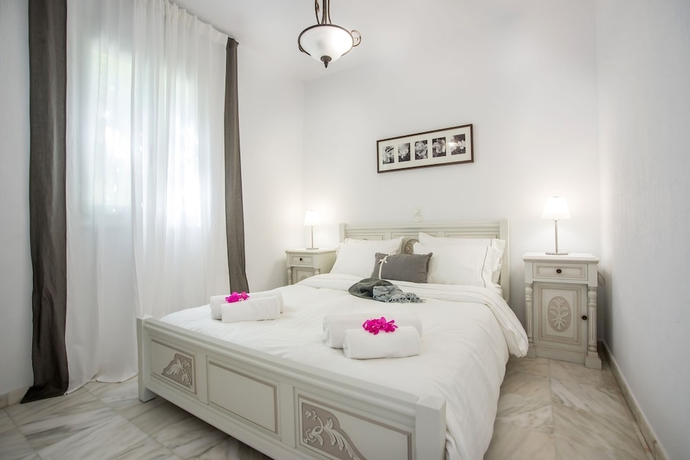 Imagen de la habitación del Hotel Parian Lithos. Foto 18