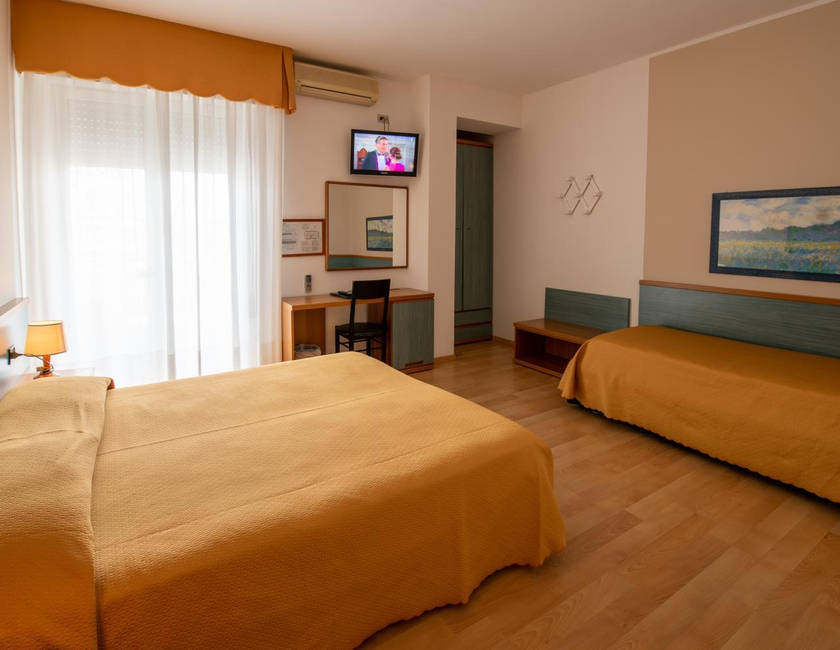 Imagen general del Hotel Parigi, Caorle. Foto 25
