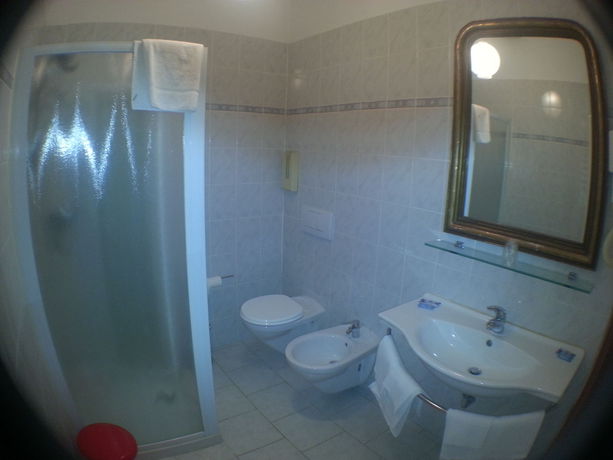 Imagen de la habitación del Hotel Parigi, Castel San Pietro Terme. Foto 3