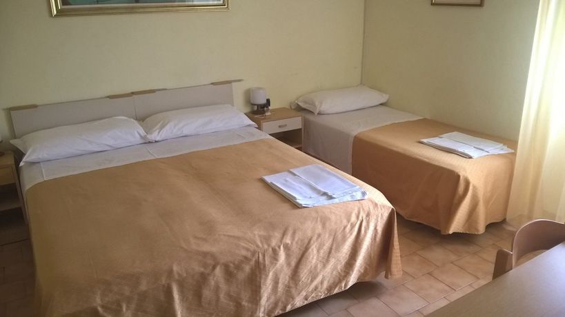 Imagen de la habitación del Hotel Parigi, Castel San Pietro Terme. Foto 4