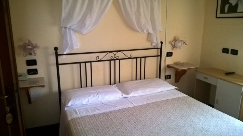 Imagen de la habitación del Hotel Parigi, Castel San Pietro Terme. Foto 6