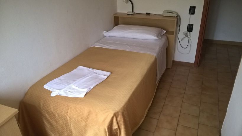 Imagen de la habitación del Hotel Parigi, Castel San Pietro Terme. Foto 7