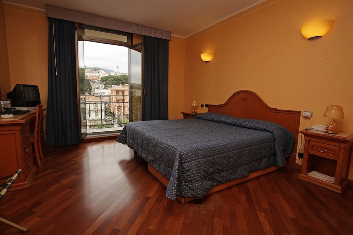 Imagen de la habitación del Hotel Parigi and Spa. Foto 6