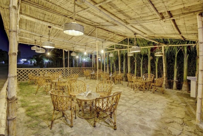 Imagen de los interiores del Hotel Parinay Vatika Banquet and Party Lawn. Foto 11