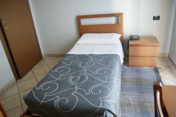 Imagen de la habitación del Hotel Parini. Foto 6