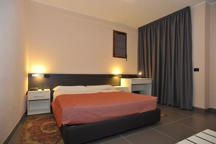 Imagen de la habitación del Hotel Parini. Foto 15