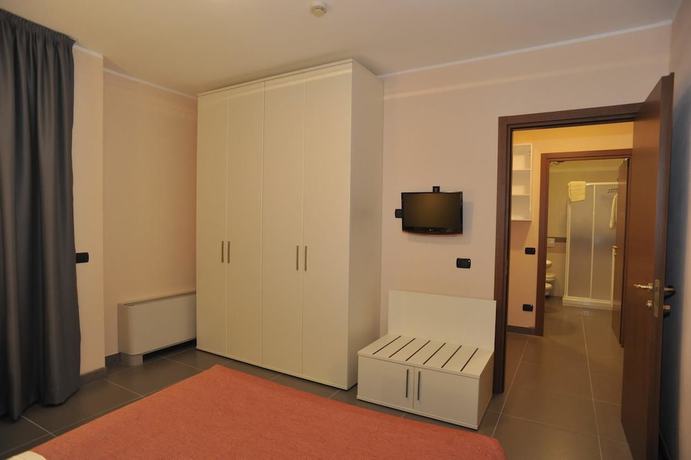 Imagen de la habitación del Hotel Parini. Foto 16