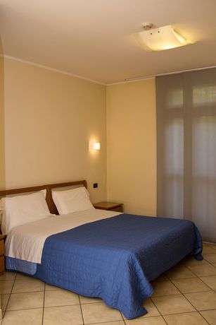 Imagen de la habitación del Hotel Parini. Foto 17