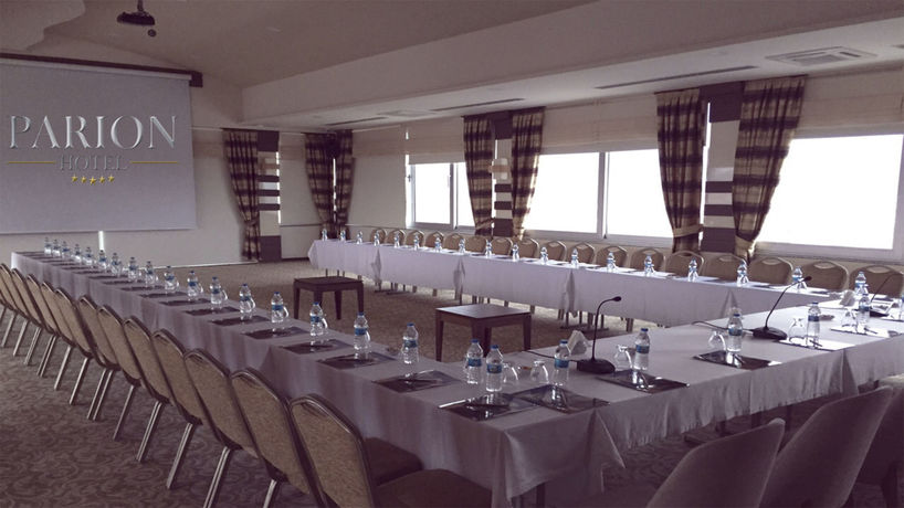 Imagen de los interiores del Hotel Parion. Foto 13
