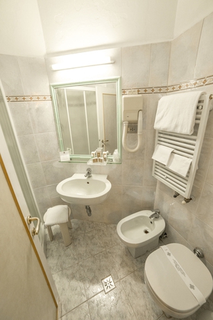 Imagen de la habitación del Hotel Paris, Florencia. Foto 6