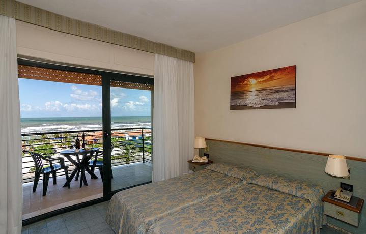 Imagen de la habitación del Hotel Paris, Lido Di Camaiore. Foto 5