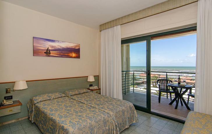 Imagen de la habitación del Hotel Paris, Lido Di Camaiore. Foto 6