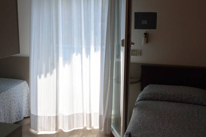 Imagen de la habitación del Hotel Paris, Lignano Sabbiadoro. Foto 6